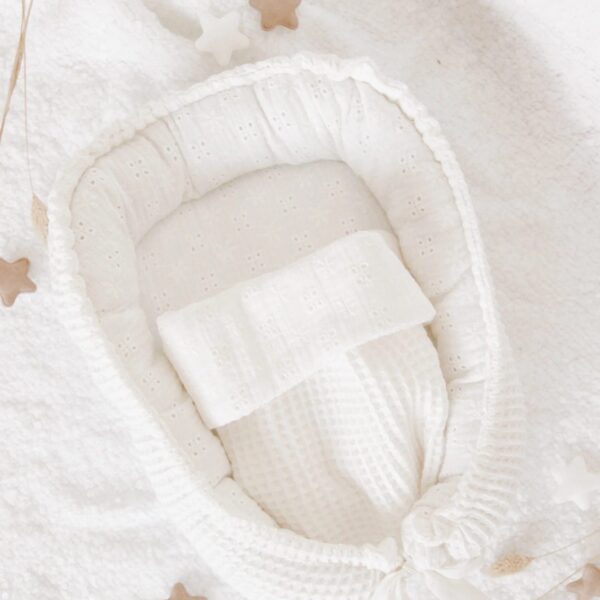 Koesternestje sterrenkindje broderie ecru