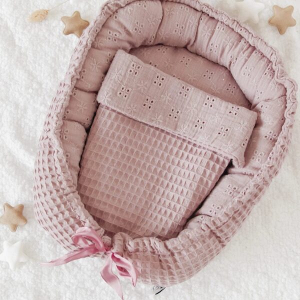 Koesternestje sterrenkindje broderie oud roze