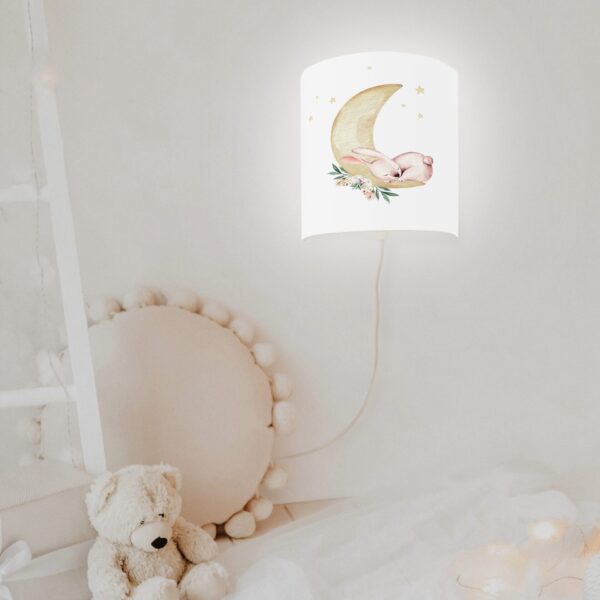 Wandlamp konijn slaapt op maan