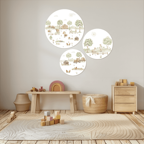 Kinderkamer met drie ronde wandcirkels met boerderijdieren, houten speelgoed en natuurlijke decoratie